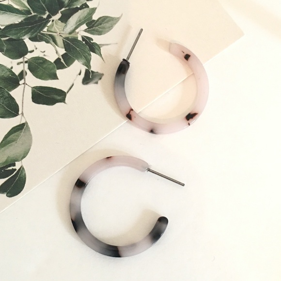 Jewelry - Mini Resin Hoop Earrings (Light Leopard)
